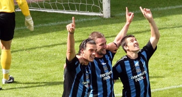 Игроки Ньюкасла посвятили гол сэру Бобби Робсону, nufc.premiumtv.co.uk