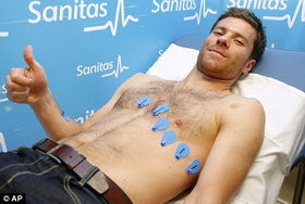 Сколько за это лето здесь уже лежало людей...