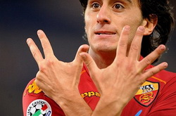 Общаться с Рафой будет на пальцах