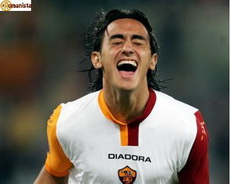 Альберто Аквилани