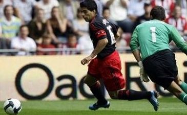 Суарес открывает счет, fcupdate.nl