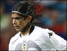 Эвертон пытается взять Банегу