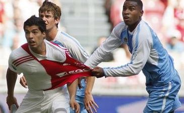 Одного держали, остальные стояли, fcupdate.nl