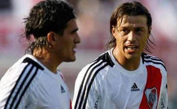 Ариэль Ортега и Матиас Алмейда, фото Reuters