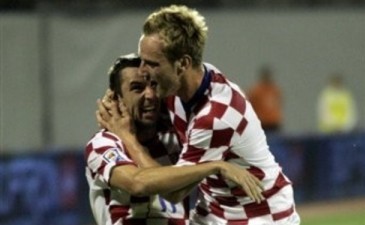 Срна и Ракитич празднуют гол, АР