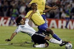 Агуэро против Майкона, AP