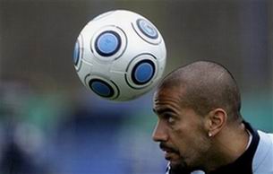 Может, в клубе у Верона получится лучше, чем в сборной, AP