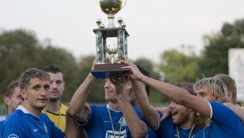 Пока играли сборные Днепр выиграл трофей, фото fcdnipro.dp.ua