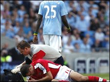 МанСити примет наказание Адебайора