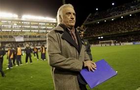 Тренеру Боки, Альфио Басиле, пора исправляться, AP