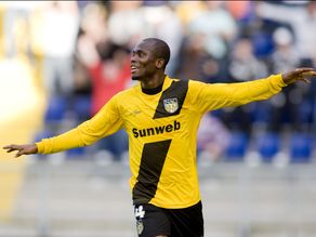 Мэттью Амоа, Het fotoburo