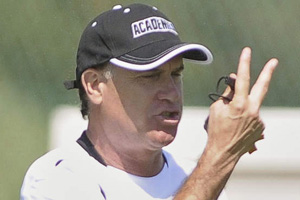 Примерно такую оценку своей работы получил Гонсалвеш, abola.pt