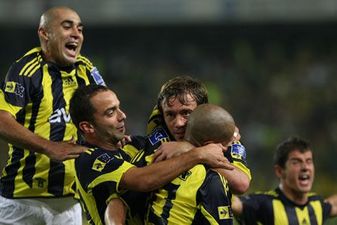 Пока грустит Райкаард, fenerbahce.org