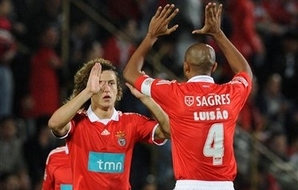 Давид Луис положил начало, AP