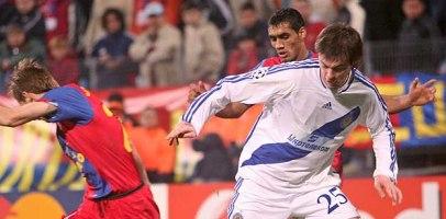 Артем Милевский рвется к воротам