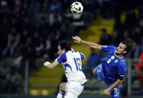 Джилардино против Михэила, АР