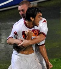 В теплых объятиях Де Росси, АР