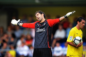 Диего Лопес явно чем-то недоволен, АР