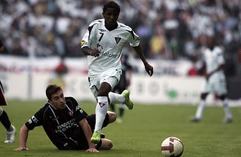 Боланьос уходит от погони, conmebol.com