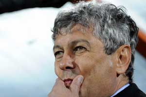 И мгновенно в зале стало тише 