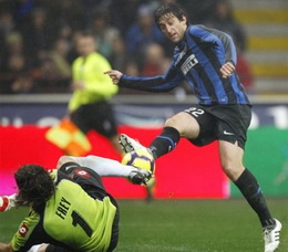 Фрей спасал-спасал, но Милито его все же переиграл, АР