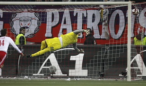 Муслера пропускает от Афолаби, Reuters