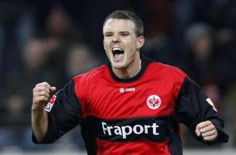 Майер празднует забитый гол, Reuters