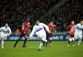 Лисандро Лопес забивает Лиллю, фото olweb.fr