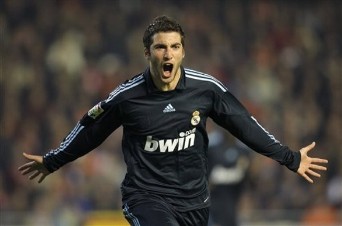 Игуаин отметился дублем, АР