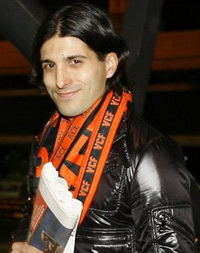 Уже с клубным шарфом, фото Marca