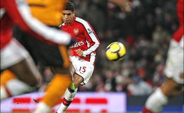 Денилсон открывает счет, фото bbc,co,uk