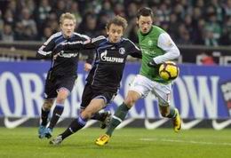 Рафинья против Езила, Reuters