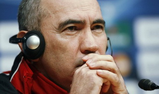 Пока Бухаров смотрит DVD, Бердыев слушает группу Чи-Ли, Reuters