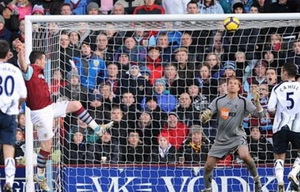 Ньюджент забивает Болтону, АР