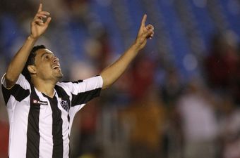 Эдер Луис, Reuters