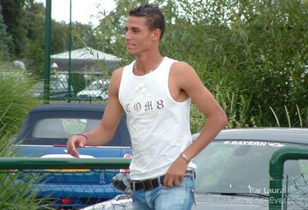 В АПЛ могут затоптать... google.com.ua