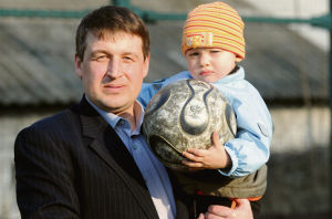  Сергей Ателькин с сыном, фото Сегодня 