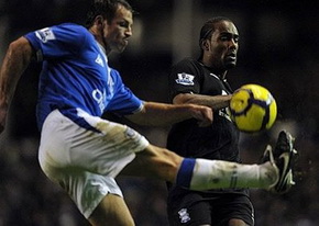 Лукас Нилл (слева), AFP