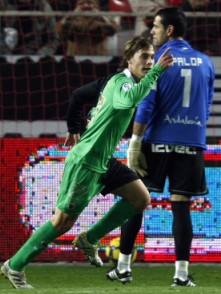 Дважды переиграл Палопа, Reuters