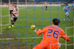 Де Санктис берет удар Микколи с точки, Getty Images