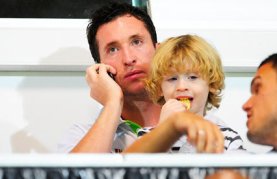 Фаулер с сыном на трибунах, Getty