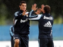 Роналду благодарит Ежи, АР