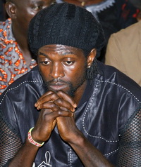 Адебайор на похоронах, фото Reuters