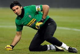 Но для этого надо встать с колен, фото Getty