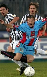 Будянский (на заднем фоне) не помог своей команде