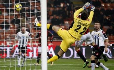 Хунтелаар открывает счет, фото АР