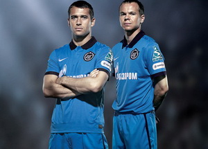 Второй комлект - белый с голубым воротником, фото ФК Зенит