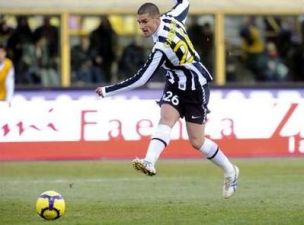 Кандрева забивает победный, фото Reuters 