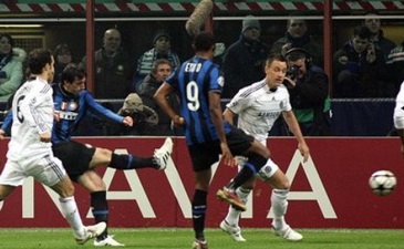 Милито открывает счет, АР