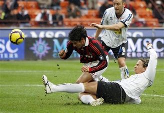 Пато оформляет дубль, AP